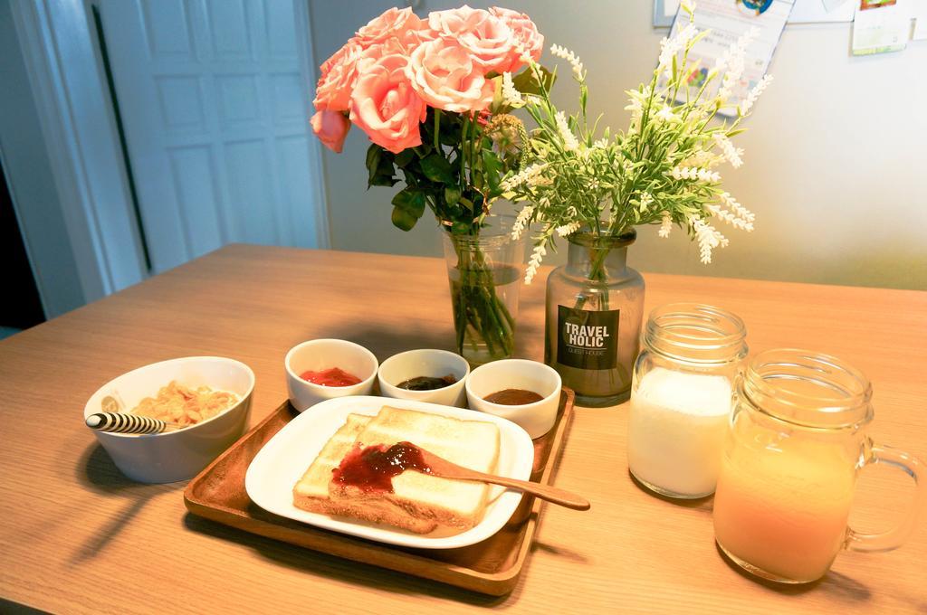 Travel Holic Guesthouse Seoul Exterior photo
