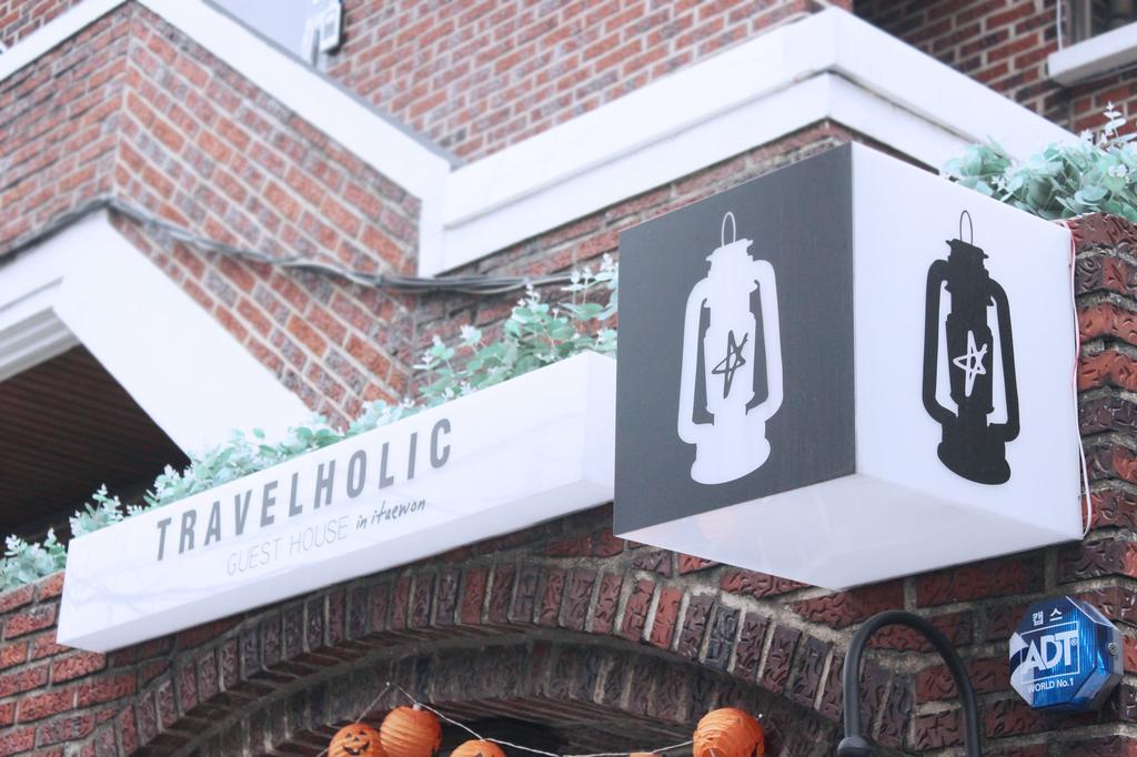 Travel Holic Guesthouse Seoul Exterior photo