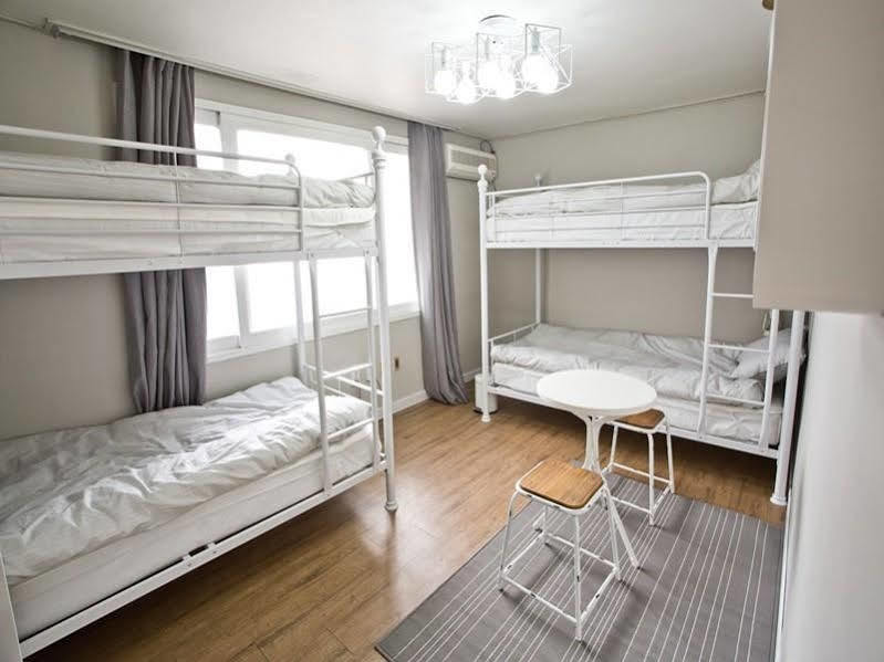 Travel Holic Guesthouse Seoul Exterior photo
