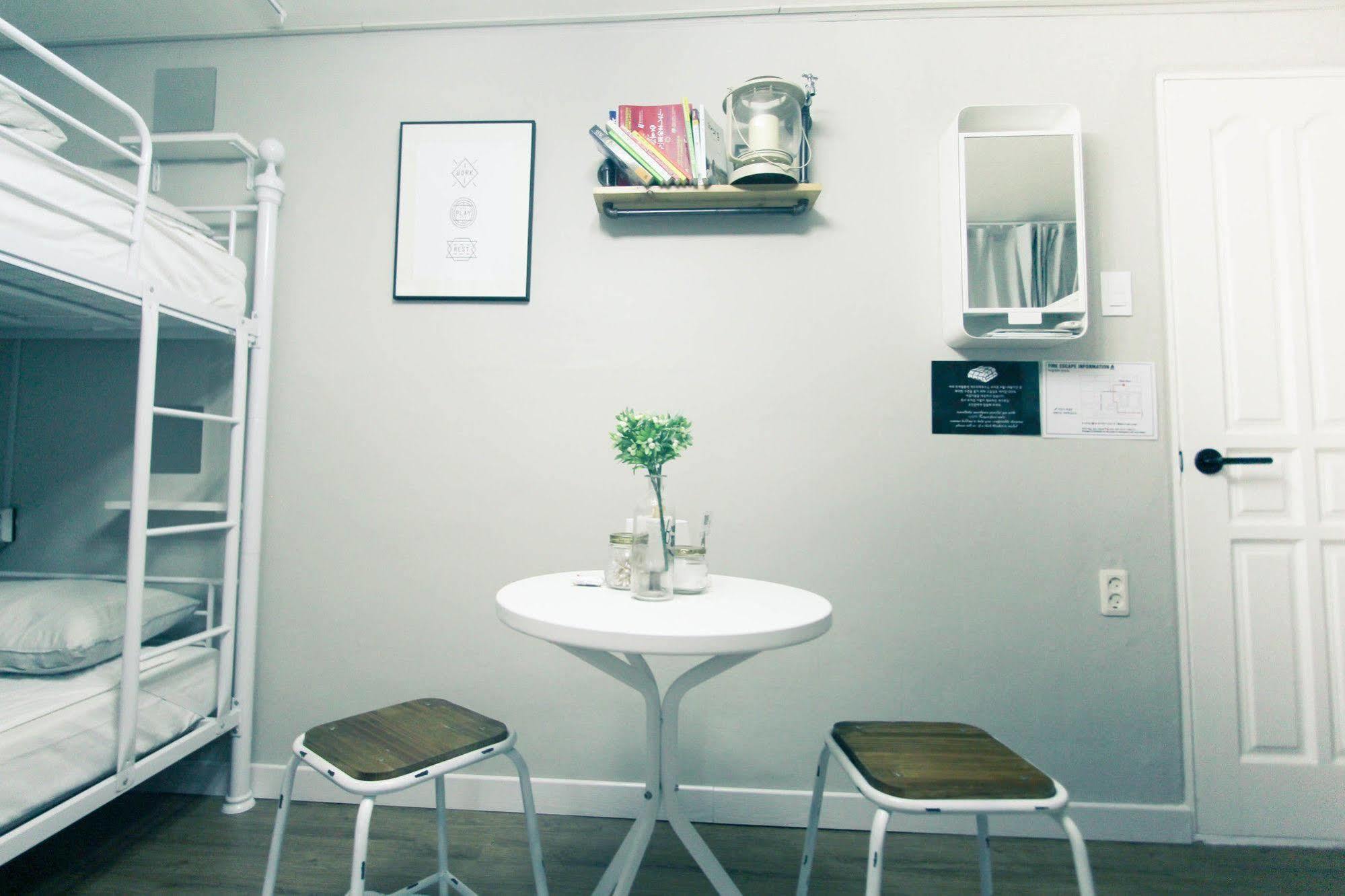 Travel Holic Guesthouse Seoul Exterior photo