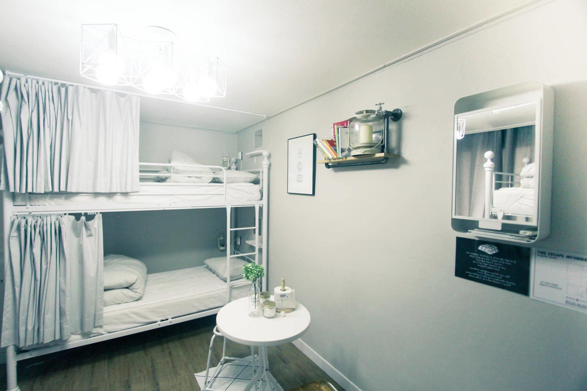 Travel Holic Guesthouse Seoul Exterior photo
