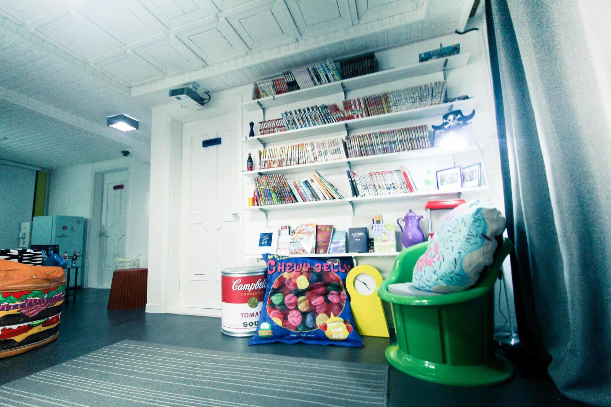 Travel Holic Guesthouse Seoul Exterior photo